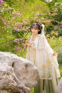 畅读精品全民领主:无敌从召唤女帝开始